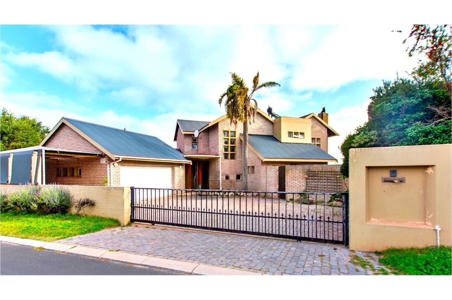 5 Bedroom Property for Sale in Bluewater Bay Western Cape